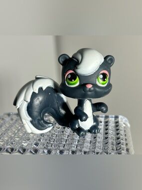 Vintage Littlest Pet Shop Black & White Skunk Figure
